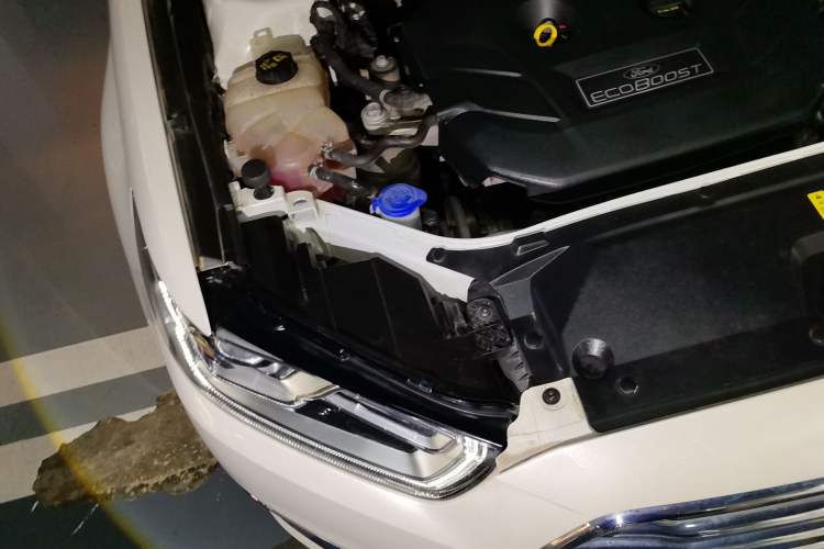 Used Ford Taurus 2015 EcoBoost 245 Ultimate Model Engine Bay Right