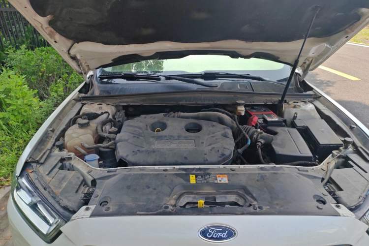 Used Ford Taurus 2015 EcoBoost 245 Luxury Model Engine Bay Right
