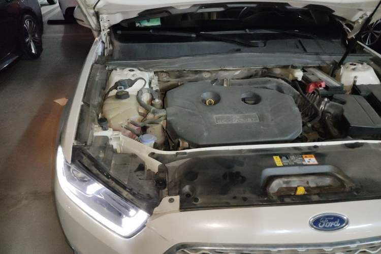 Used Ford Taurus 2015 EcoBoost 245 Fashion Edition Engine Bay Right