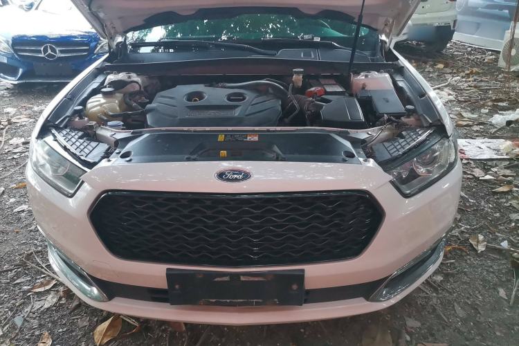 Used Ford Taurus 2015 EcoBoost 245 Fashion Edition Engine Bay