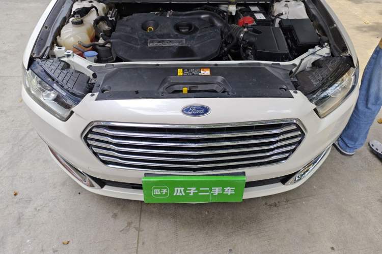 Used Ford Taurus 2015 EcoBoost 245 Fashion Edition Engine Bay