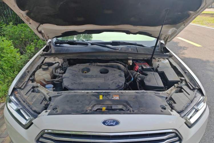 Used Ford Taurus 2015 EcoBoost 245 Luxury Model Engine Bay