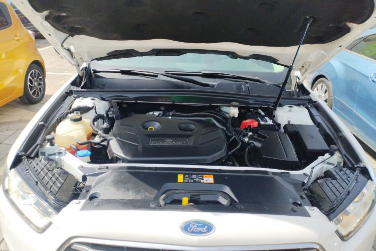 Used Ford Taurus 2015 EcoBoost 245 Fashion Edition Engine Bay