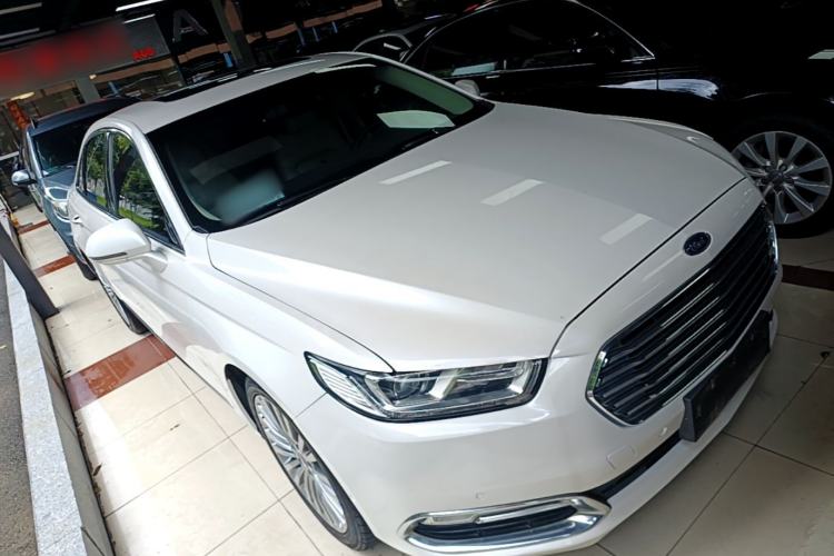 Used Ford Taurus 2015 EcoBoost 245 Ultimate Model Front Right 45 Deg