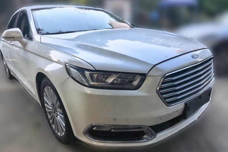 Used Ford Taurus 2015 EcoBoost 245 Luxury Model Front Right 45 Deg