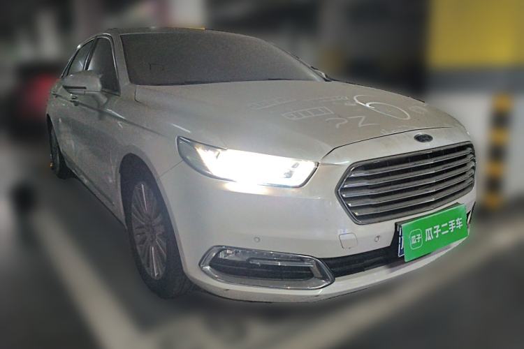 Used Ford Taurus 2015 EcoBoost 245 Luxury Model Front Right 45 Deg