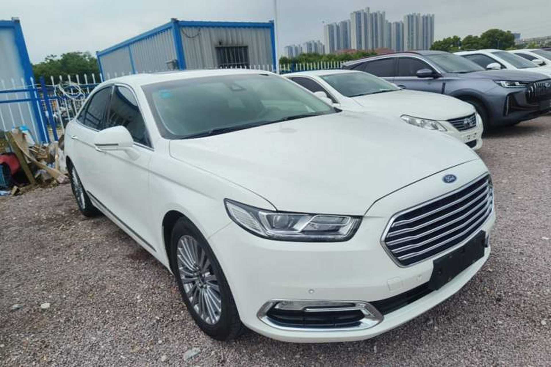 Used Ford Taurus 2015 EcoBoost 245 Luxury Model Front Right 45 Deg