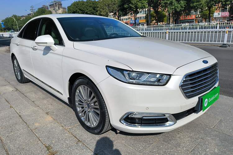Used Ford Taurus 2015 EcoBoost 245 Luxury Model Front Right 45 Deg