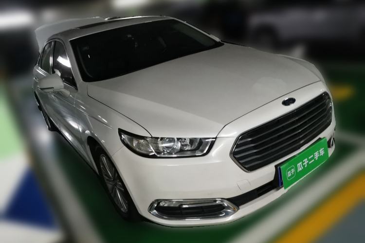 Used Ford Taurus 2015 EcoBoost 245 Fashion Edition Front Right 45 Deg