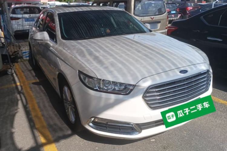 Used Ford Taurus 2015 EcoBoost 245 Fashion Edition Front Right 45 Deg
