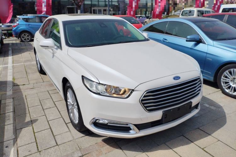 Used Ford Taurus 2015 EcoBoost 245 Fashion Edition Front Right 45 Deg