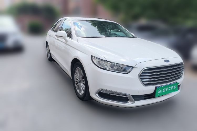 Used Ford Taurus 2015 EcoBoost 245 Fashion Edition Front Right 45 Deg