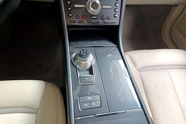 Used Ford Taurus 2015 EcoBoost 245 Ultimate Model Gear Lever