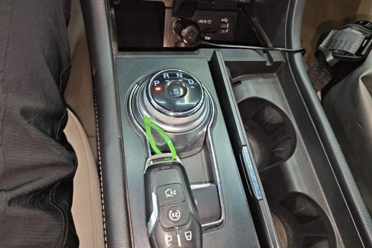 Used Ford Taurus 2015 EcoBoost 245 Fashion Edition Gear Lever