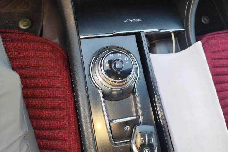 Used Ford Taurus 2015 EcoBoost 245 Fashion Edition Gear Lever