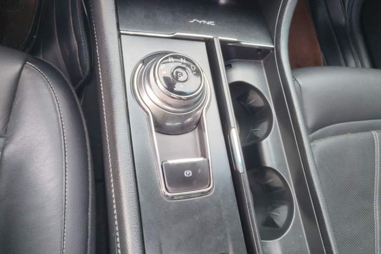 Used Ford Taurus 2015 EcoBoost 245 Fashion Edition Gear Lever
