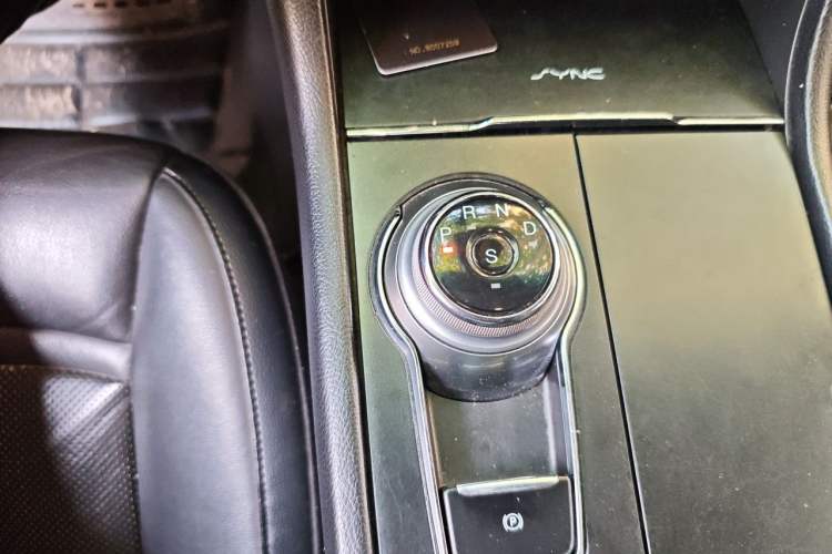 Used Ford Taurus 2015 EcoBoost 245 Fashion Edition Gear Lever
