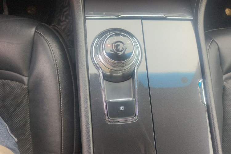 Used Ford Taurus 2015 EcoBoost 245 Fashion Edition Gear Lever