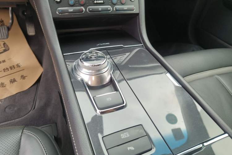 Used Ford Taurus 2015 EcoBoost 245 Luxury Model Gear Lever