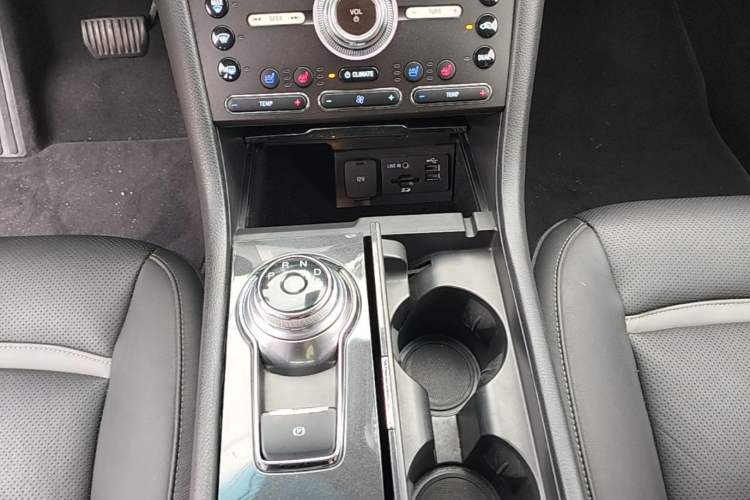 Used Ford Taurus 2015 EcoBoost 245 Luxury Model Gear Lever