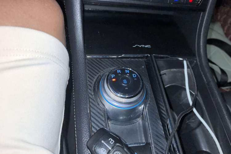 Used Ford Taurus 2015 EcoBoost 245 Fashion Edition Gear Lever