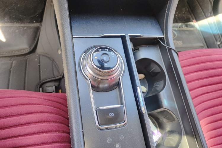 Used Ford Taurus 2015 EcoBoost 245 Fashion Edition Gear Lever