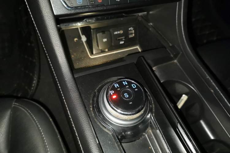 Used Ford Taurus 2015 EcoBoost 245 Fashion Edition Gear Lever