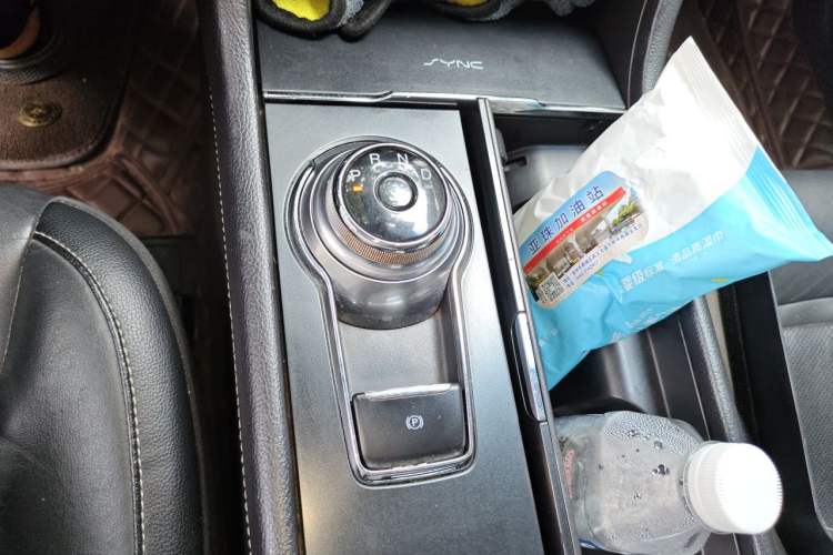 Used Ford Taurus 2015 EcoBoost 245 Fashion Edition Gear Lever
