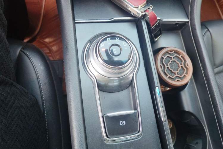 Used Ford Taurus 2015 EcoBoost 245 Fashion Edition Gear Lever