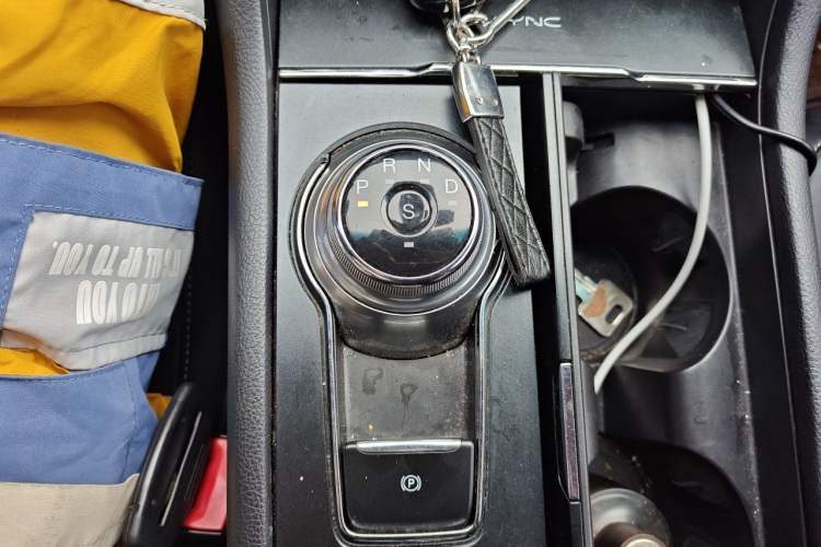 Used Ford Taurus 2015 EcoBoost 245 Fashion Edition Gear Lever