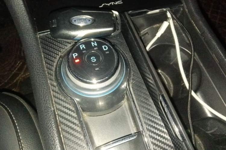Used Ford Taurus 2015 EcoBoost 245 Fashion Edition Gear Lever