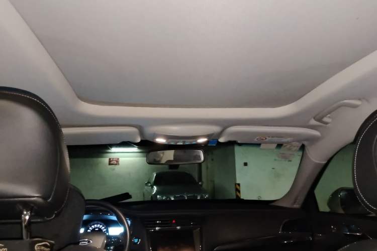 Used Ford Taurus 2015 EcoBoost 245 Luxury Model Headliner