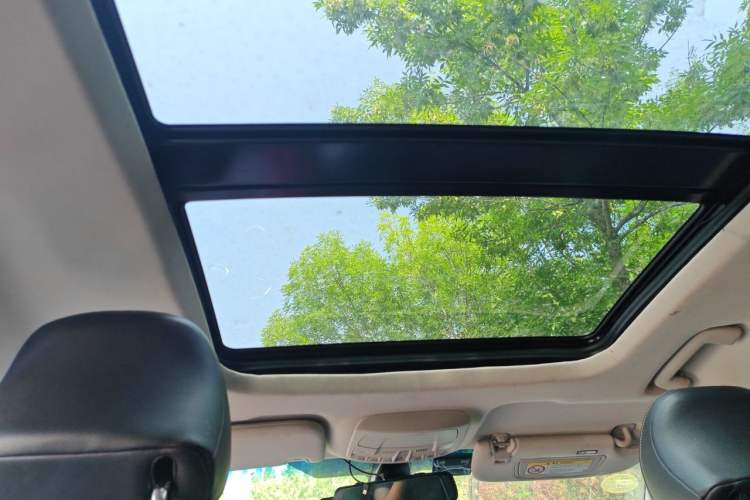 Used Ford Taurus 2015 EcoBoost 245 Luxury Model Headliner