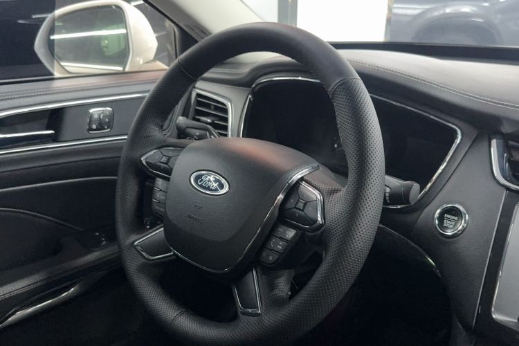 Used Ford Taurus 2015 EcoBoost 245 Luxury Model Interior 1