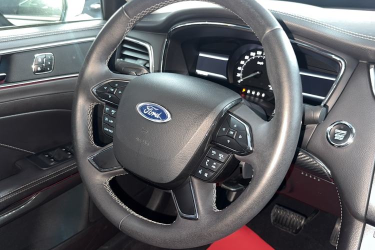 Used Ford Taurus 2015 EcoBoost 245 Fashion Edition Interior 2