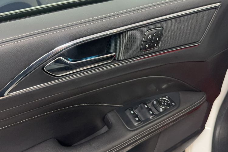 Used Ford Taurus 2015 EcoBoost 245 Luxury Model Interior 2