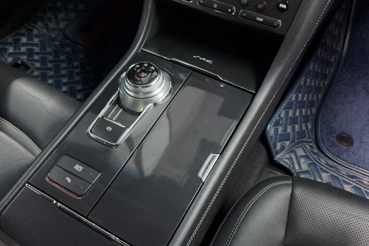 Used Ford Taurus 2015 EcoBoost 245 Luxury Model Interior 3