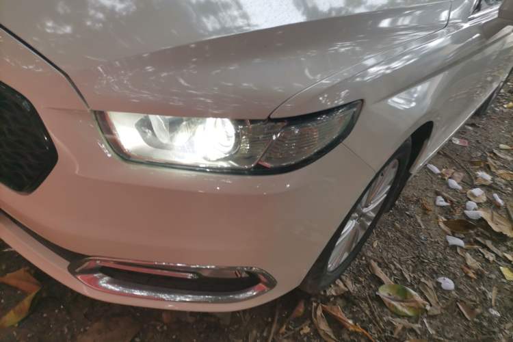 Used Ford Taurus 2015 EcoBoost 245 Fashion Edition Left Front Headlight