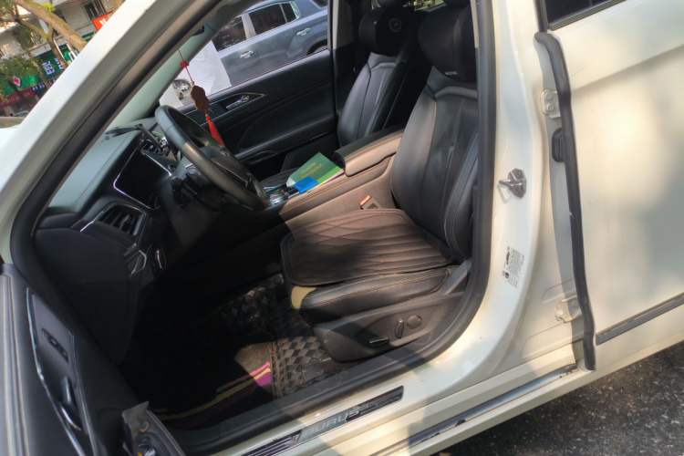 Used Ford Taurus 2015 EcoBoost 245 Luxury Model Left Front Seat