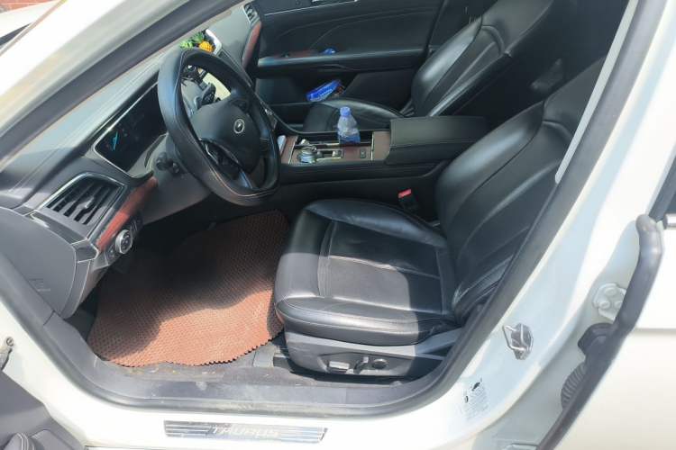 Used Ford Taurus 2015 EcoBoost 245 Fashion Edition Left Front Seat