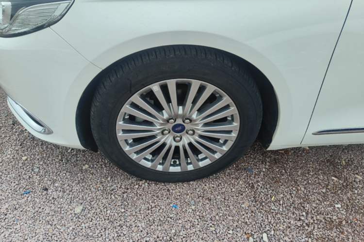 Used Ford Taurus 2015 EcoBoost 245 Luxury Model Left Front Wheel Hub