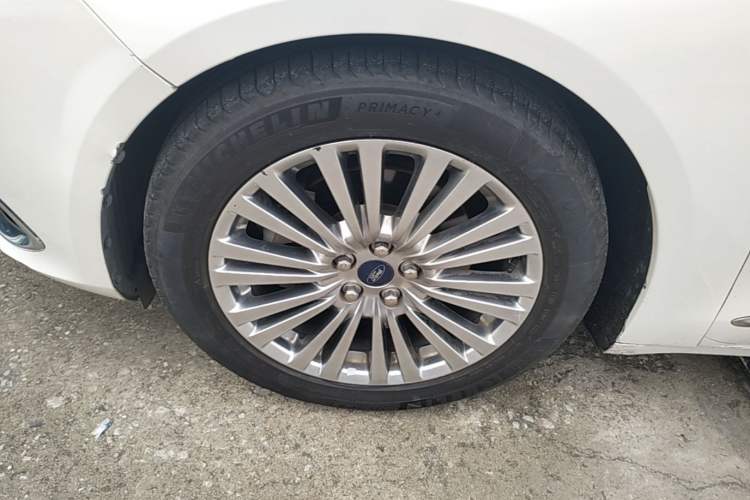 Used Ford Taurus 2015 EcoBoost 245 Luxury Model Left Front Wheel Hub