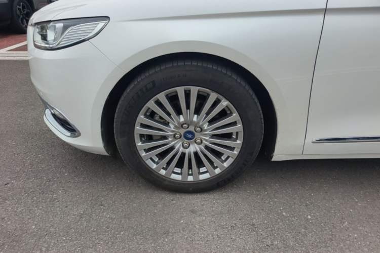 Used Ford Taurus 2015 EcoBoost 245 Luxury Model Left Front Wheel Hub