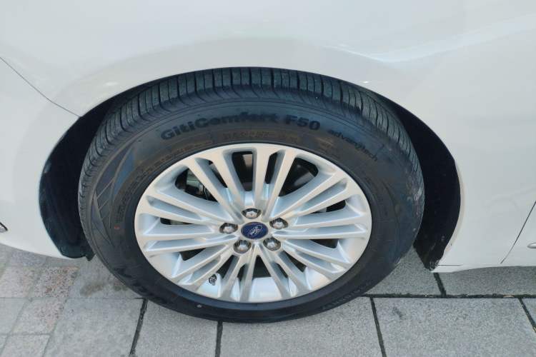 Used Ford Taurus 2015 EcoBoost 245 Fashion Edition Left Front Wheel Hub