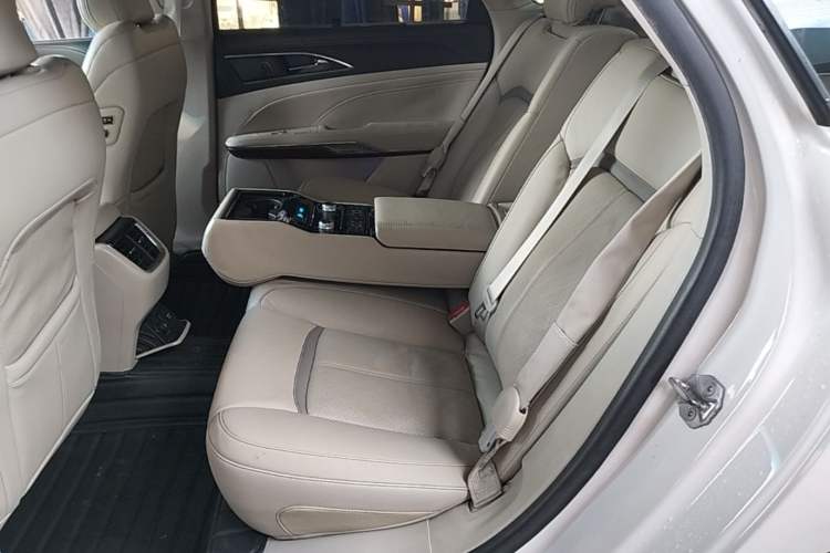 Used Ford Taurus 2015 EcoBoost 325 V6 Flagship Model Left Rear Seat