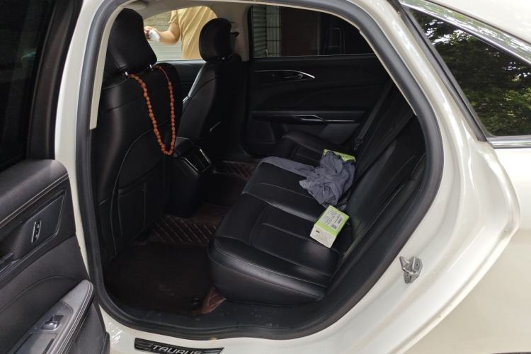Used Ford Taurus 2015 EcoBoost 245 Fashion Edition Left Rear Seat