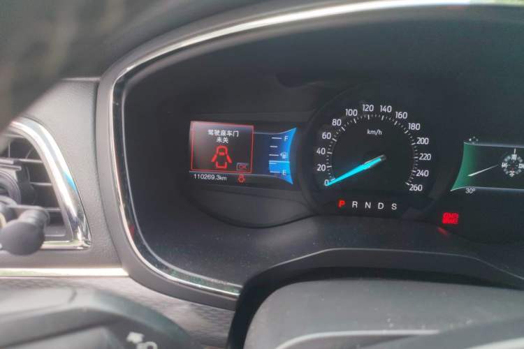 Used Ford Taurus 2015 EcoBoost 245 Fashion Edition Odometer Close Up