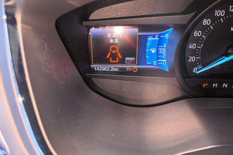 Used Ford Taurus 2015 EcoBoost 245 Luxury Model Odometer Close Up