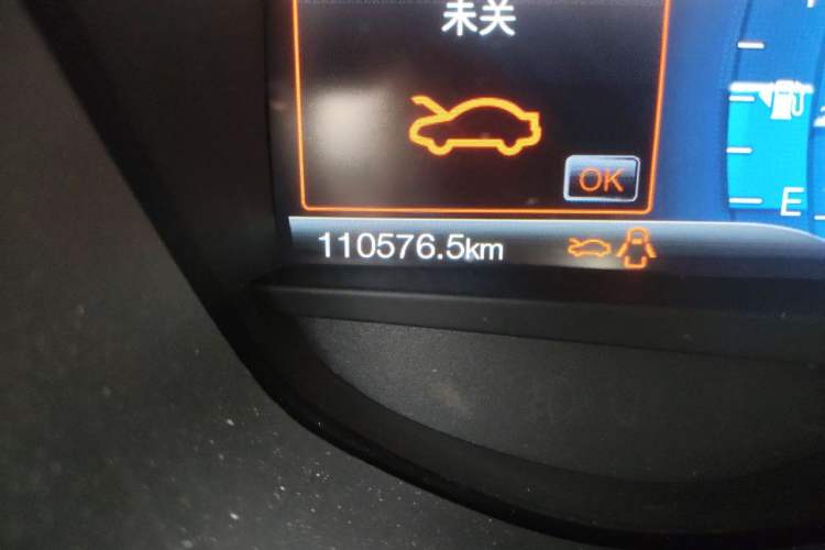 Used Ford Taurus 2015 EcoBoost 245 Luxury Model Odometer Close Up