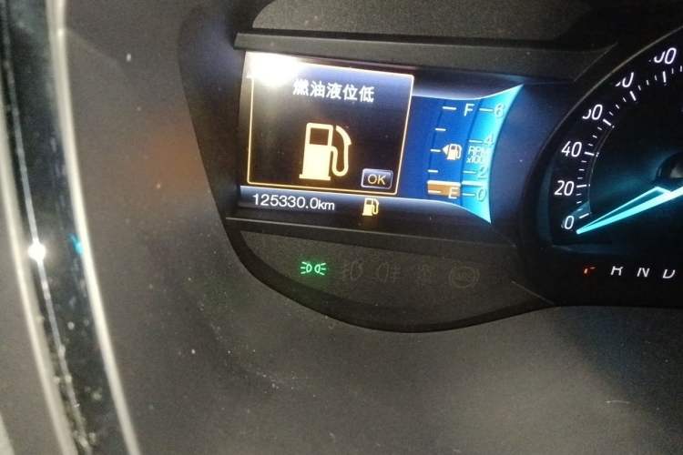 Used Ford Taurus 2015 EcoBoost 245 Fashion Edition Odometer Close Up